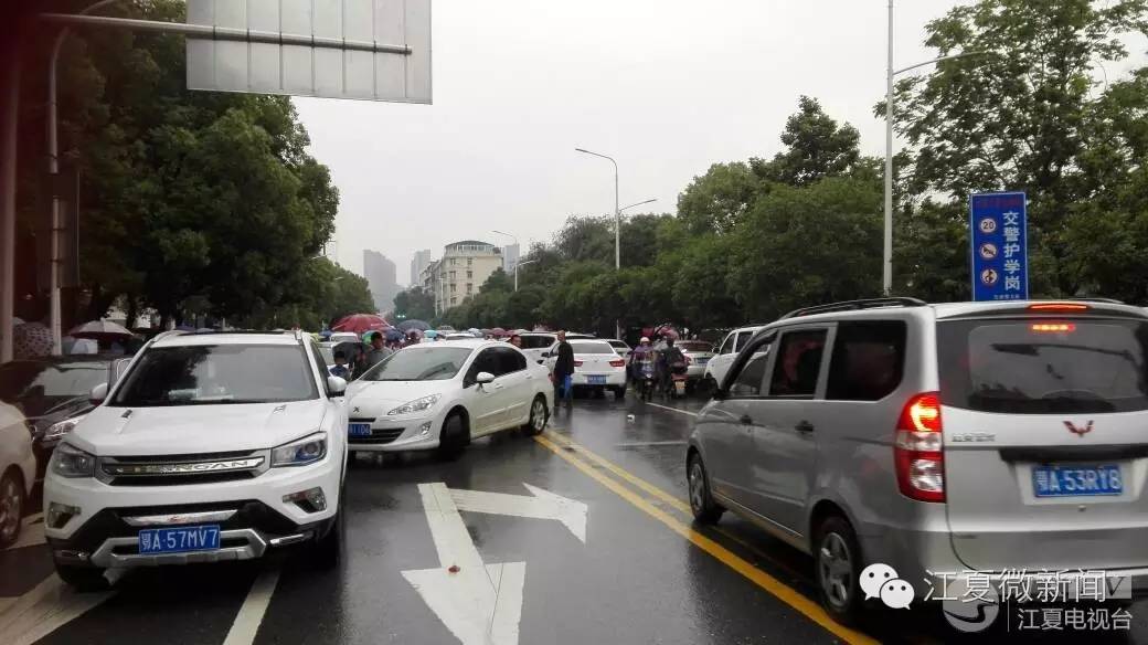 [市民爆料]出租车司机好猛啊|弱势群体真难|学校门前堵车