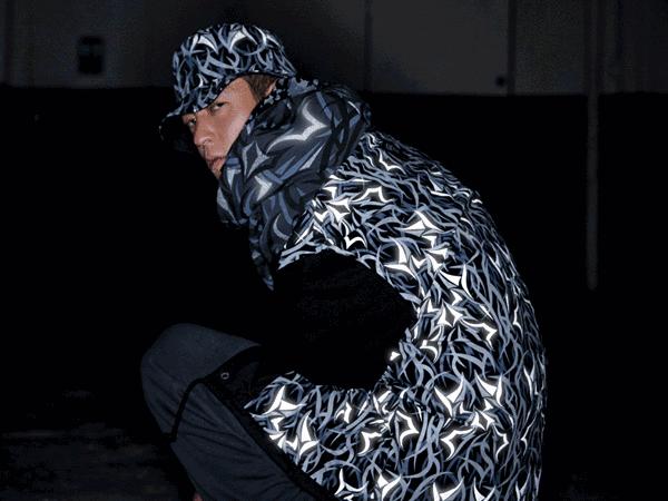 他的女朋友很多，但挚爱一直没变过