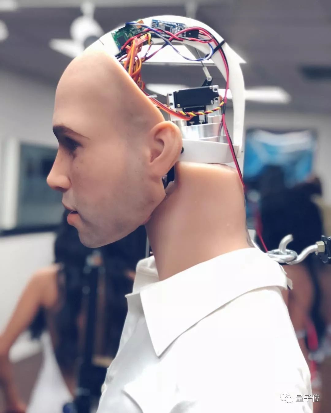 全球首个具有自己情感的机器人,世界第一ai人形机器人