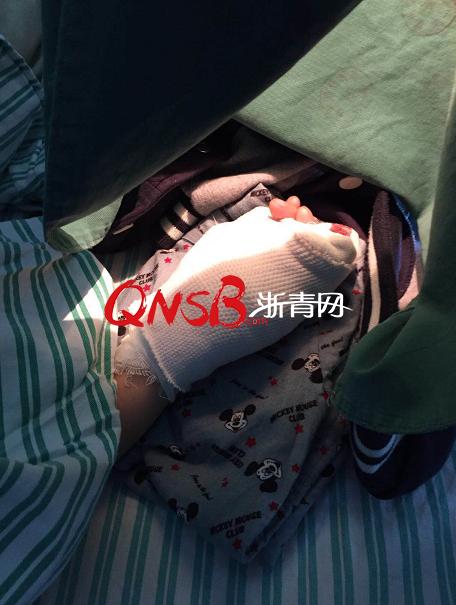 灏忓鎶婅烦缁冲す鍦ㄧ數姊噷鎵嬭鎷夋柇,7宀佺敺瀛╃帺鑰嶆妸鎵嬮敮鏂簡