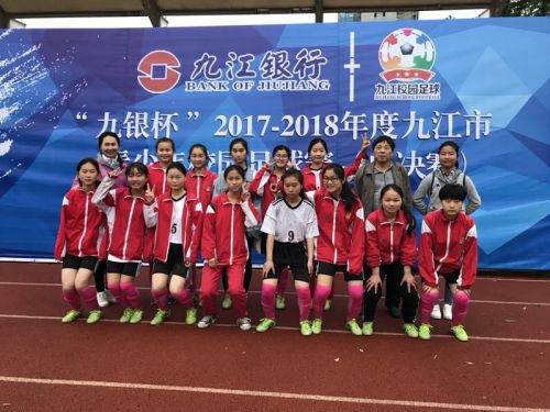 铿锵玫瑰中国女足夺冠献歌,女足铿锵玫瑰黄金一代