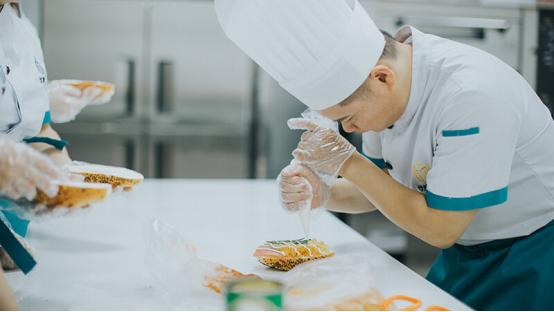 想学西点培训多少钱,优美西点烘焙学校学费多少