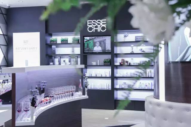 “新轻奢”时代来临：大牌们正尴尬呢，ESSE CHIC来了！