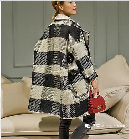 格纹西装配高领毛衣穿出大牌范 (黑色连帽毛衣搭配西装羊绒大衣)