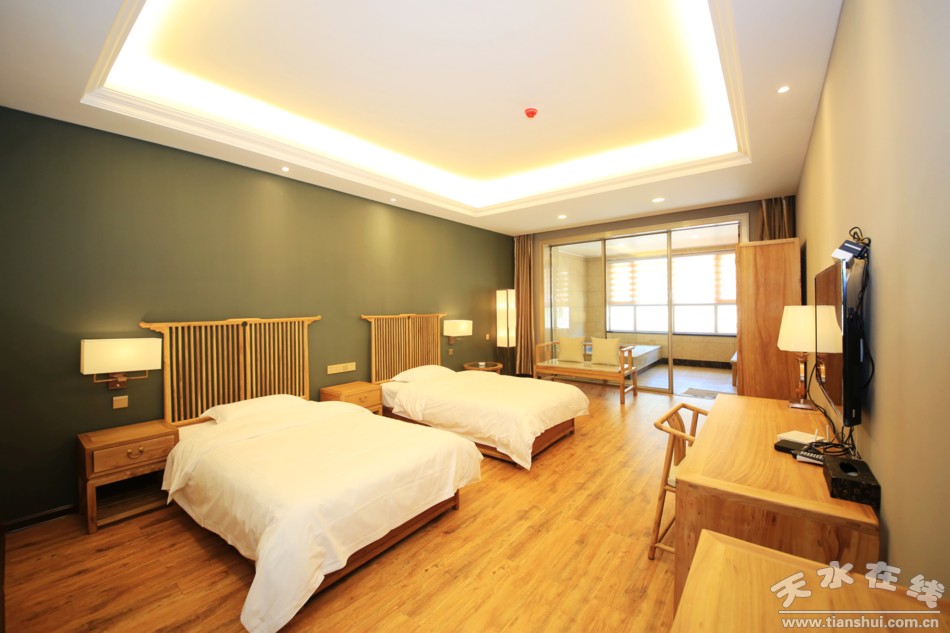 又到花开烂漫时下一句,清明出游来汤峪踏青泡温泉