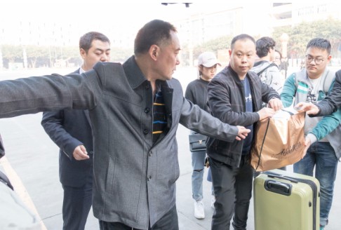 四川新华电脑学院成功举办欢送2018级毕业生赴上海德绚科技就业仪式