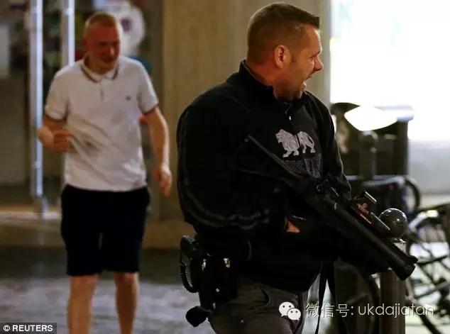 欧洲杯俄罗斯足球场斗殴,欧洲杯英国足球流氓