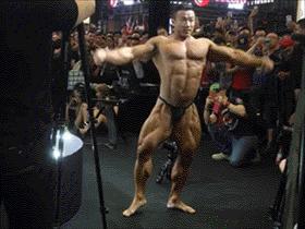 妹子为了一条金项链,嘴都磨破皮了!