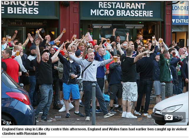 俄罗斯与英格兰打架视频,俄罗斯和英国足球斗殴事件