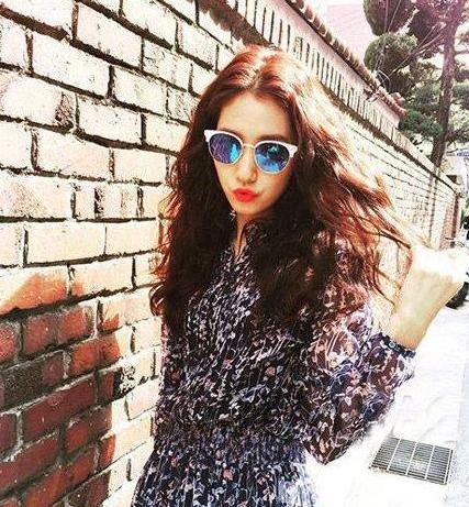 韩国发型女中长发明星,韩国卷发发型中长发