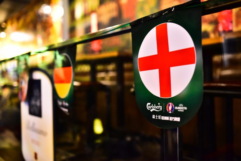 酒吧喝酒看世界杯,青岛欧洲杯看球酒吧