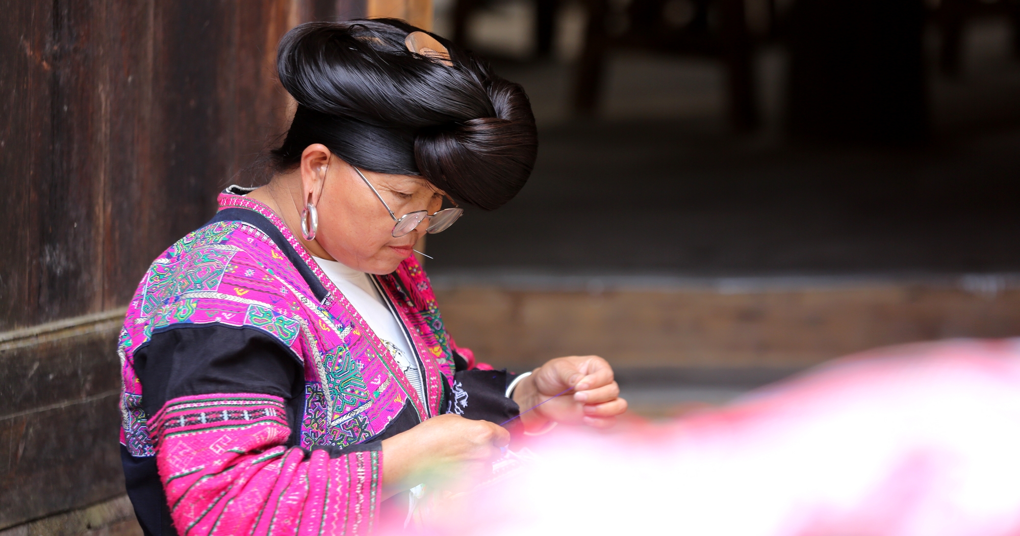 长发村红瑶淘米水洗发水直播,天下第一长发村用什么洗头发