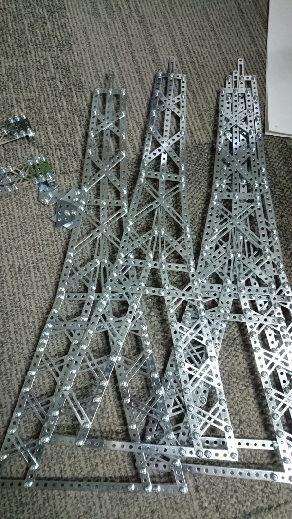 埃菲尔铁塔是怎样建成,埃菲尔铁塔怎么建成的