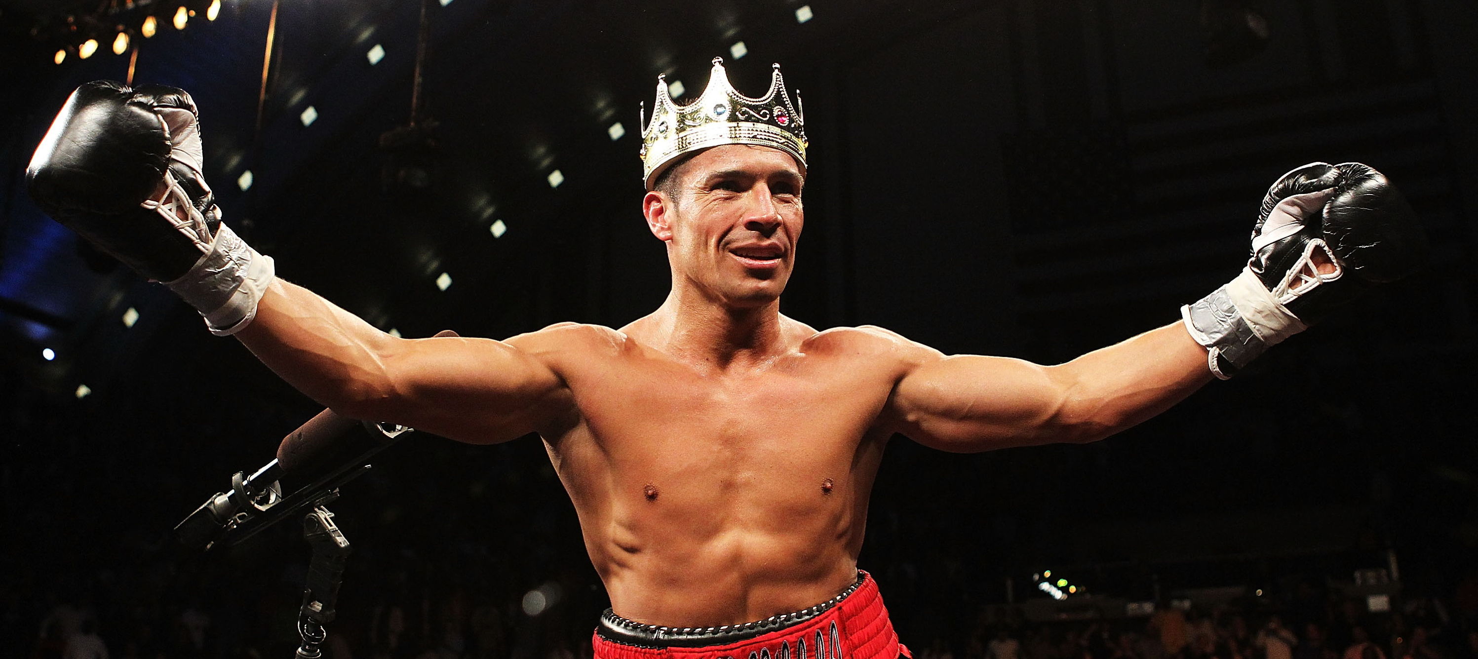 垂下双臂依然让对手血溅五步，阿根廷探戈杀手拳风华丽完爆梅威瑟