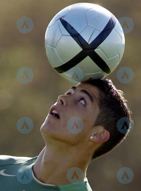 足球鞋nike传奇系列,耐克刺客cr7足球鞋推荐