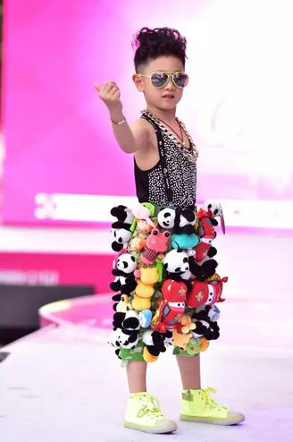 奥克斯广场杯菲尚·星方向少儿模特盛典青岛华丽落幕