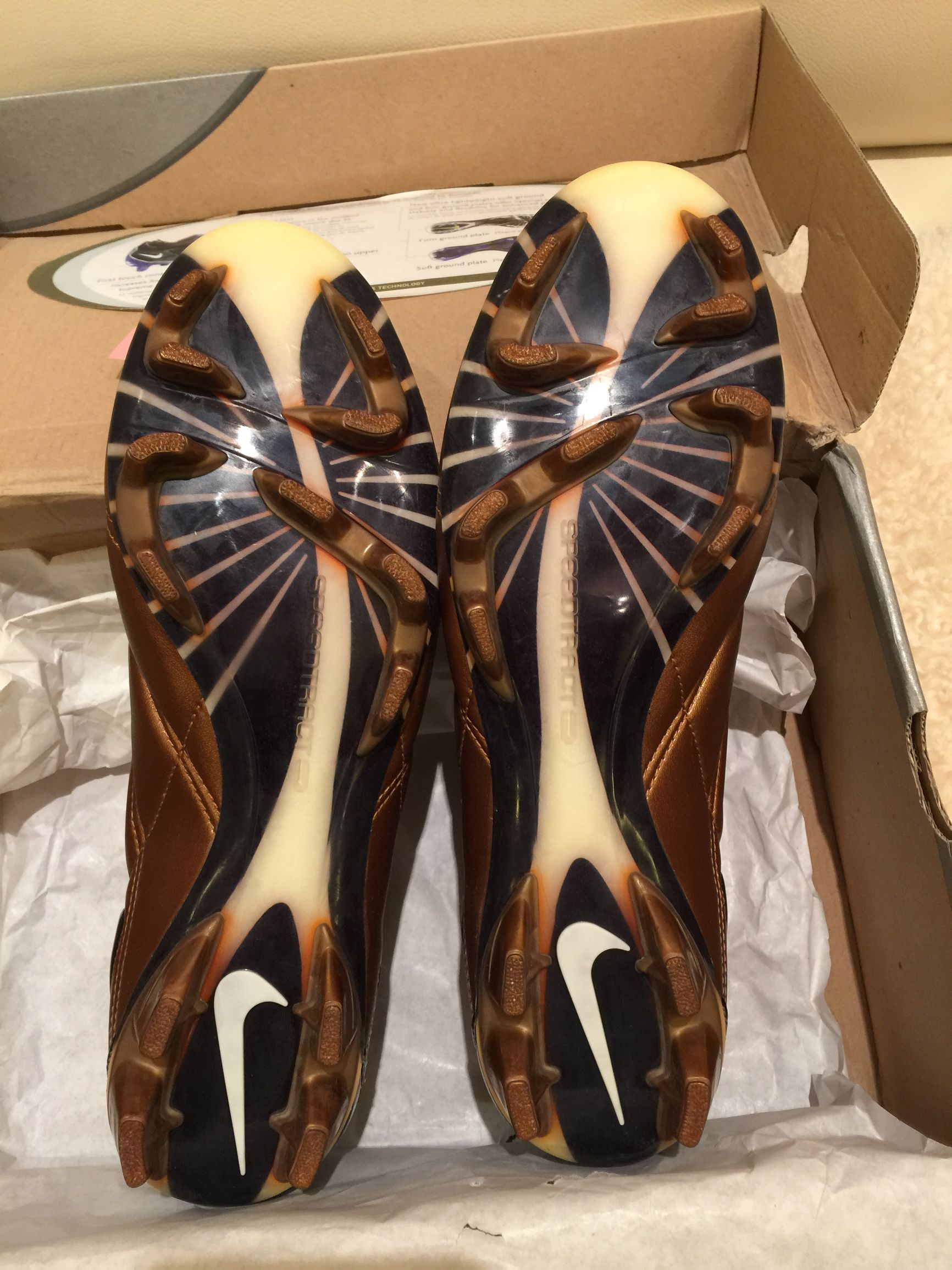 耐克足球鞋刺客纪念款解析,耐克足球鞋刺客进化史