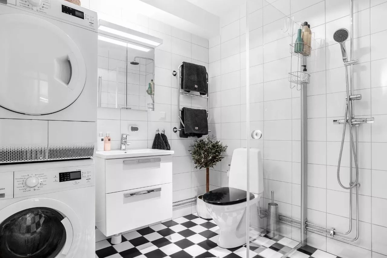 用浴帘好还是玻璃隔断好,浴室用浴帘还是玻璃隔断好