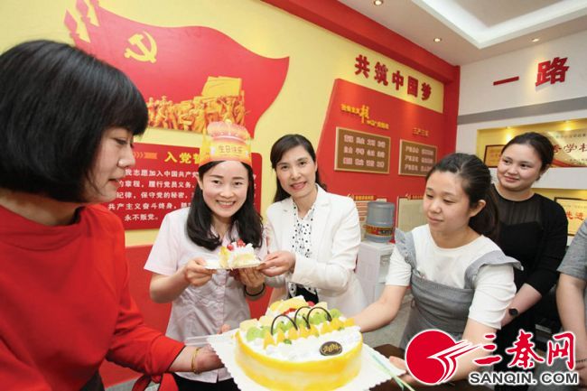 因为有爱所以执着——记陕西“巾帼十佳校长”陕西师范大学锦园小学尹苗