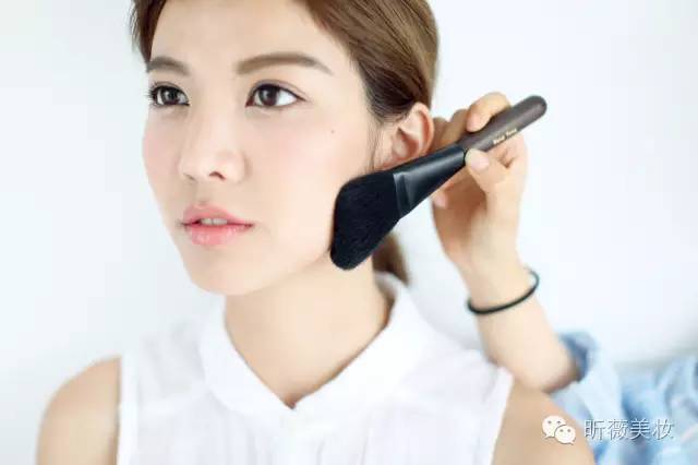 毕业季小清新证件照最佳妆容,毕业证件照妆容与发型