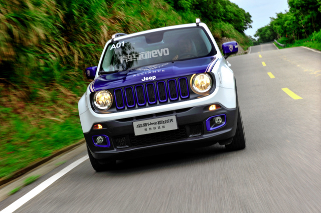 jeep自由侠试驾第一视角,毒辣车评jeep自由侠