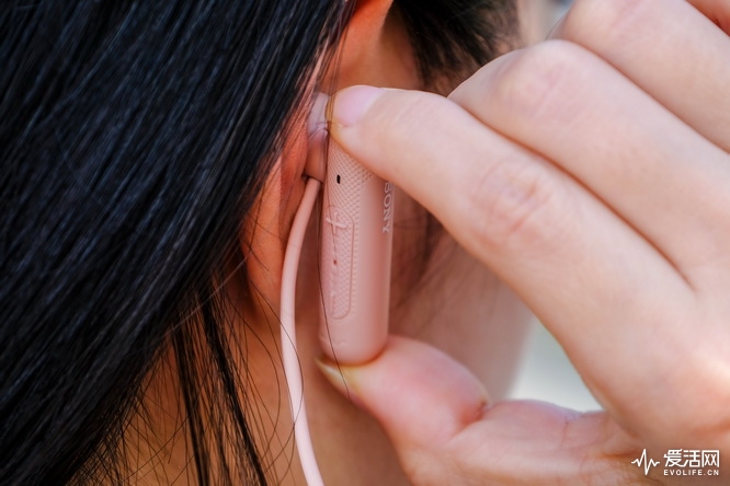 索尼wi-sp500有没有降噪,索尼wi-sp500蓝牙耳机使用教程