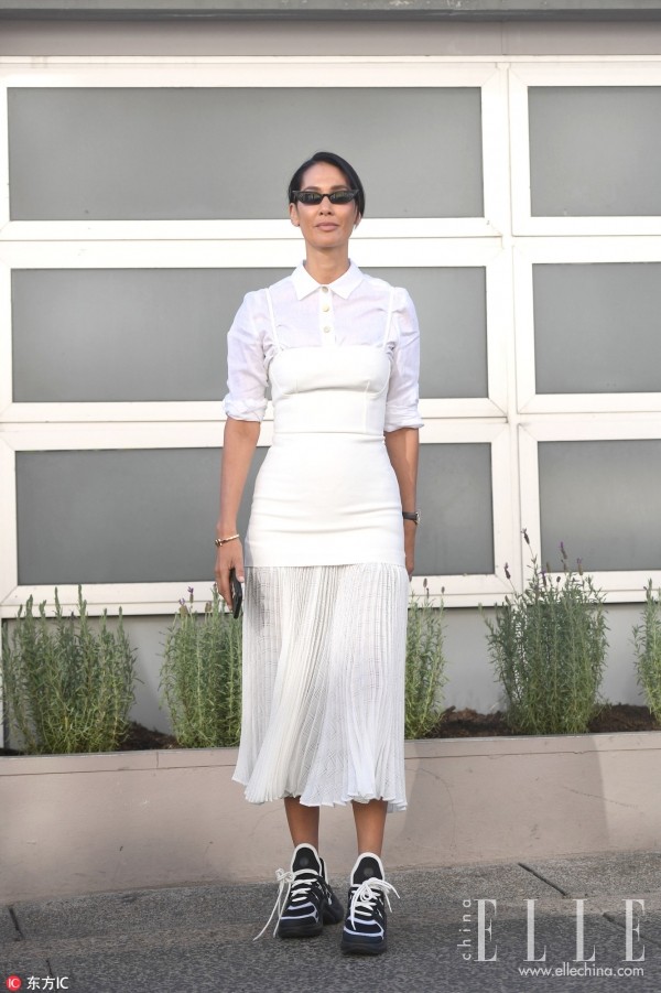运动鞋配什么连衣裙子好看,运动鞋与裙子怎么搭出高级感