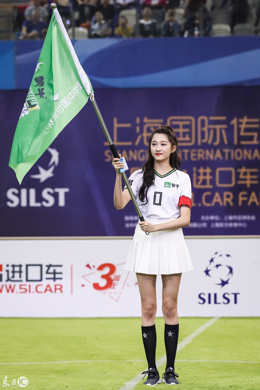 关晓彤王牌蓝色超短裙,关晓彤紫色超短裙搭配