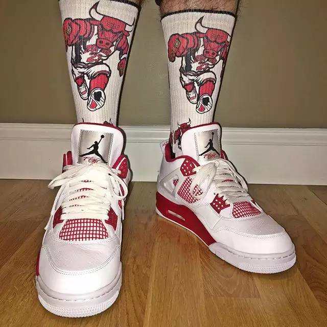 头条|Jordan4史上超人气的11款绝美配色！“乔4大年”就是今年了