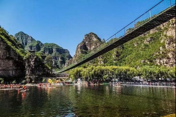 高山峡谷漂流,山溪竹筏漂流