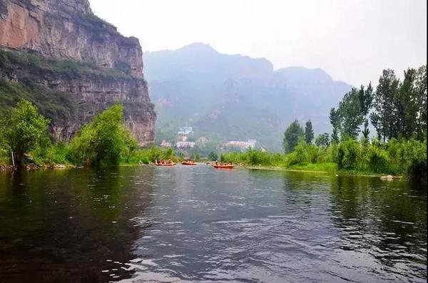 高山峡谷漂流,山溪竹筏漂流