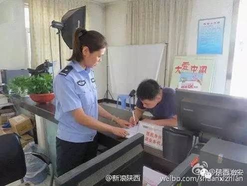 西安一女子遭飞车抢劫,陕西西安女子手机被碾后续