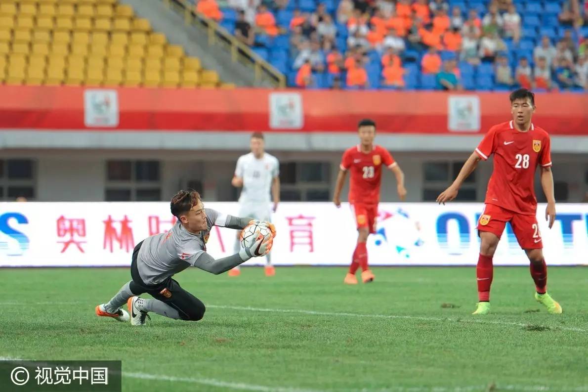 蓉城门将张岩神操作,彭鹏当年熊猫杯夺冠的主力门将