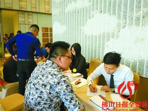 无孔不入的中介,一个月卖260套房子的中介