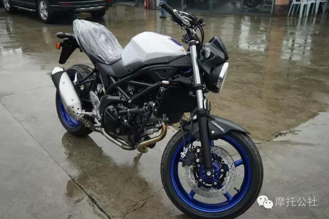 铃木gw250双缸水冷最新款街车,gw250神车到底怎么样