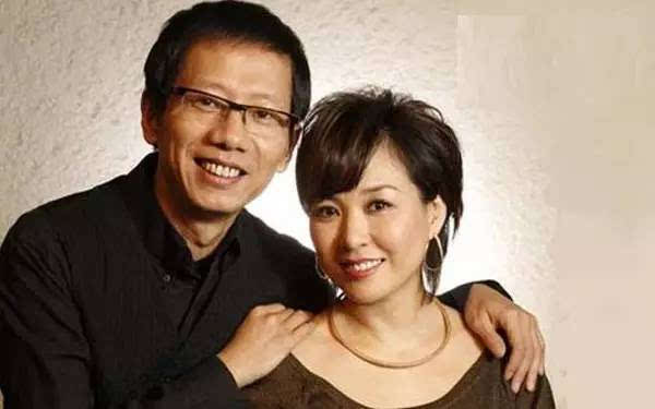 超杨澜谢娜，她才是最牛女主持，离职央视赚10亿老公竟也是大佬