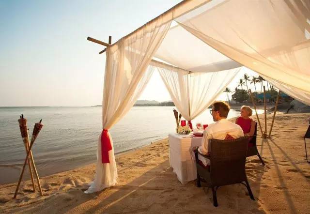 这个20年前无人知晓的小岛，现在竟然成为穷尽想象的魅惑之地！