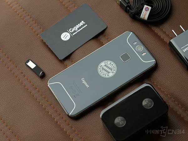 手机与足球的不解情缘Gigaset的拜仁定制机
