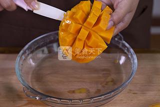 芒果饮品奶昔简单自制,在家做浓郁的芒果奶昔口感绵柔