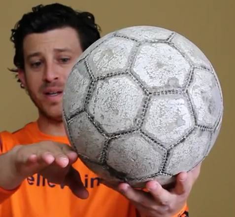 如何将足球踢得更高,足球怎样踢得更高更远