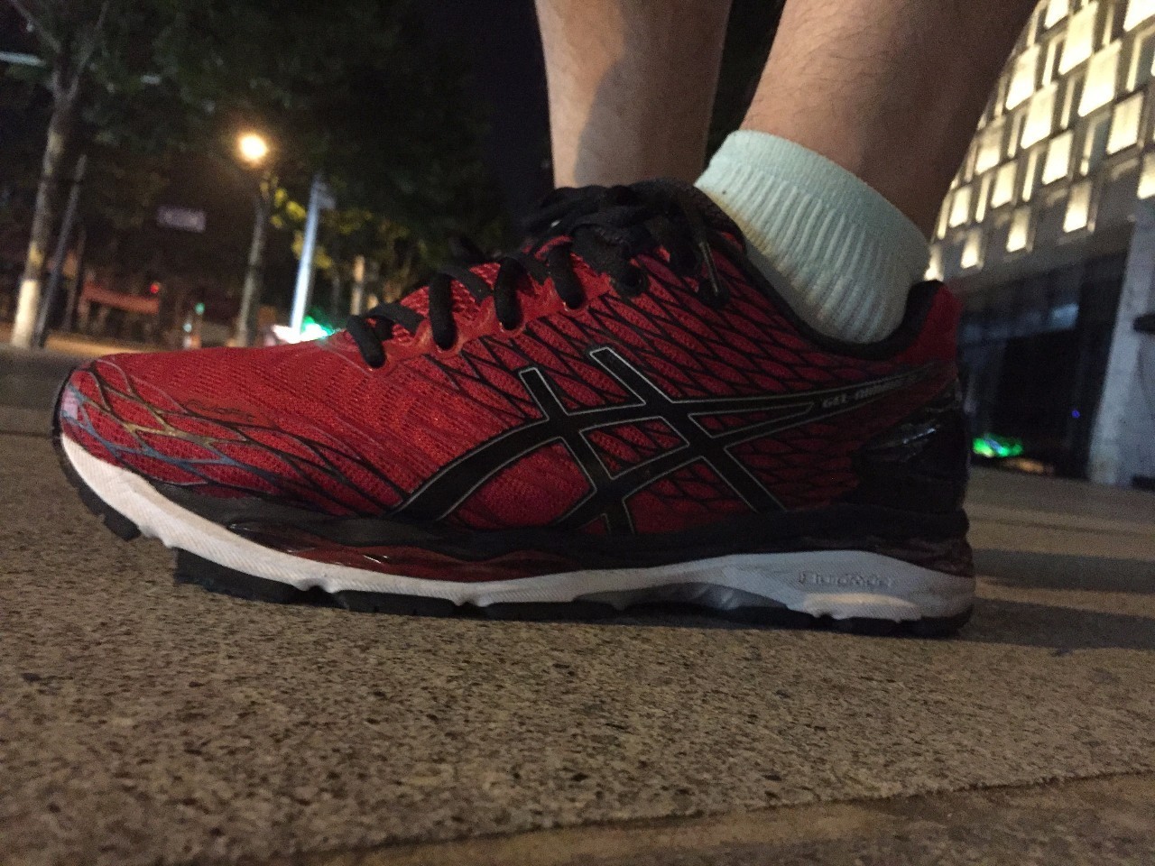 夏季跑步需注意：看尿液颜色分辨是否中暑。（附ASICSGEL–NIMBUS18测评2篇）