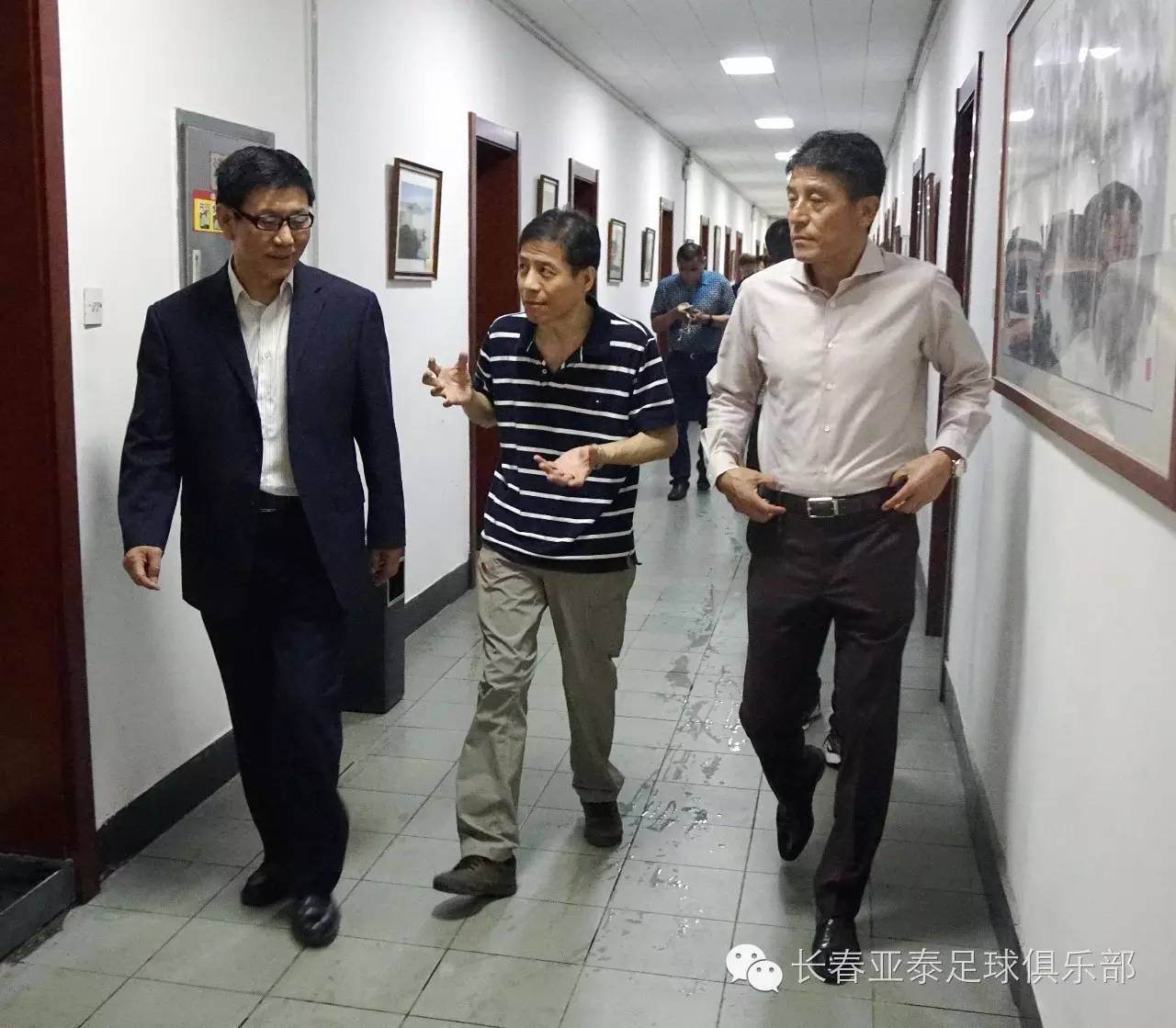 瓒崇悆鍏泭琛岄暱鏄ヤ簹娉拌冻鐞冧勘涔愰儴,浜氭嘲瓒崇悆鍏泭琛屽姩