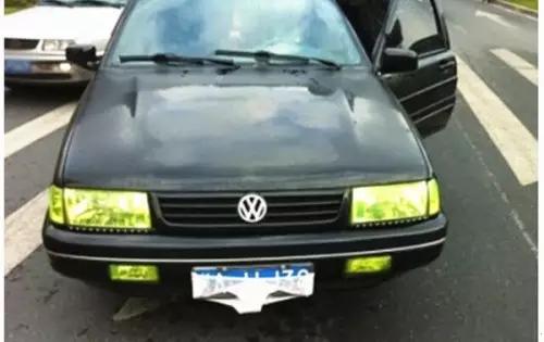 这智商，还有脸遮挡车牌？