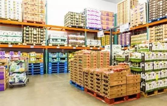 比海底捞服务还好的餐饮,国外类似海底捞服务的企业