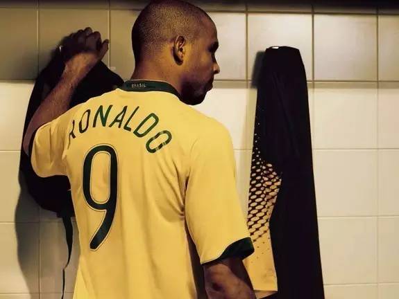 绿茵场传奇,绿茵场上的传奇10号