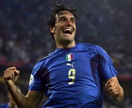 绿茵场传奇,绿茵场上的传奇10号