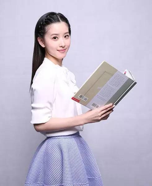 章泽天：你以为她靠刘强东，其实她是Uber股东，年仅23岁投资6家公司，论人生赢家奶茶妹妹养成记丨艾问