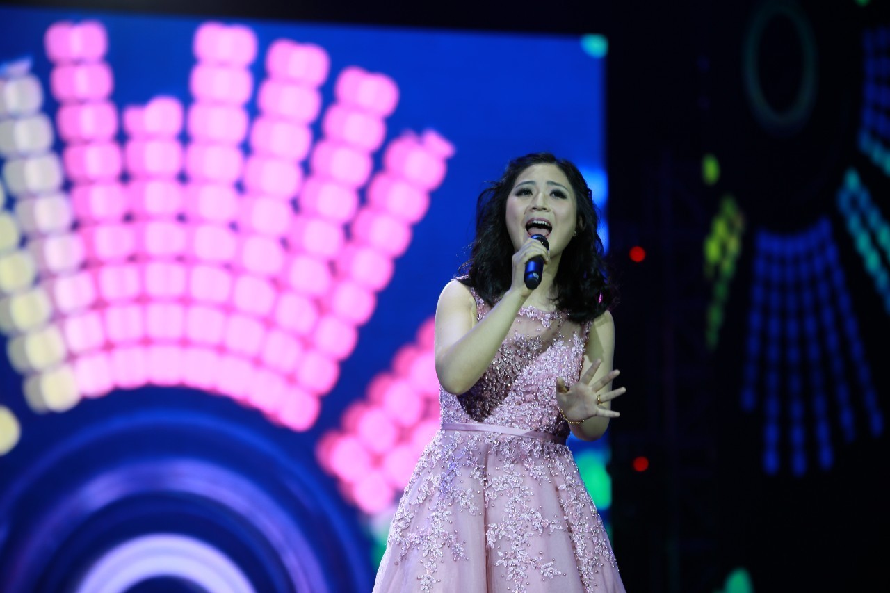 属于那晚的精彩，怎么能缺少高颜值美女和大长腿呢？