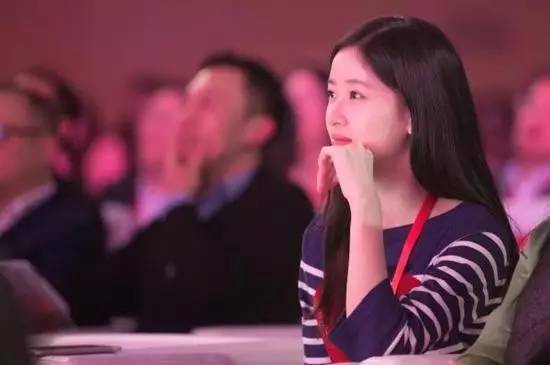 章泽天：你以为她靠刘强东，其实她是Uber股东，年仅23岁投资6家公司，论人生赢家奶茶妹妹养成记丨艾问