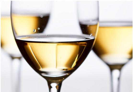 白葡萄酒什么配方最值得买,白葡萄酒怎么选酒精